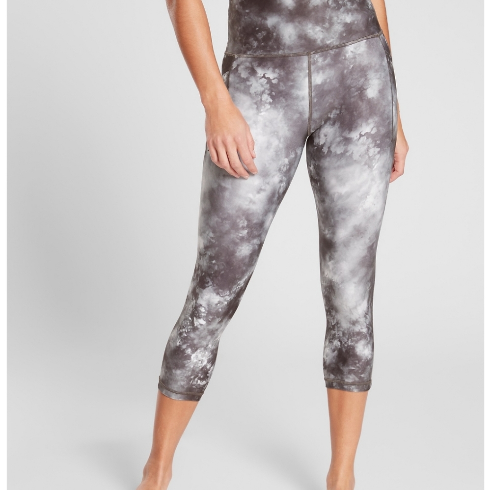 Athleta Salutation II capri size small